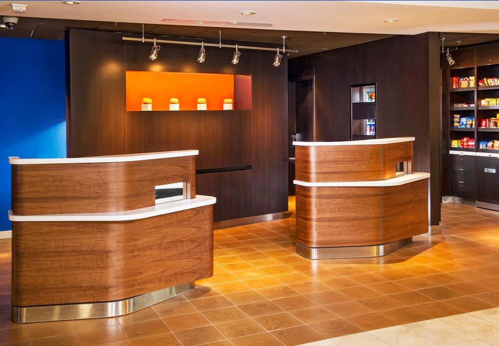 Courtyard By Marriott Hotel