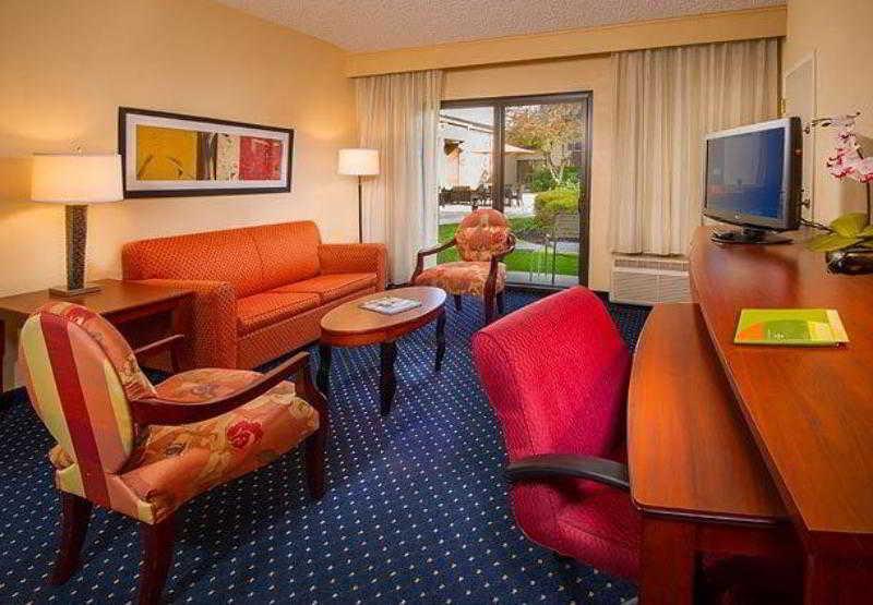 Courtyard By Marriott Charlottesville